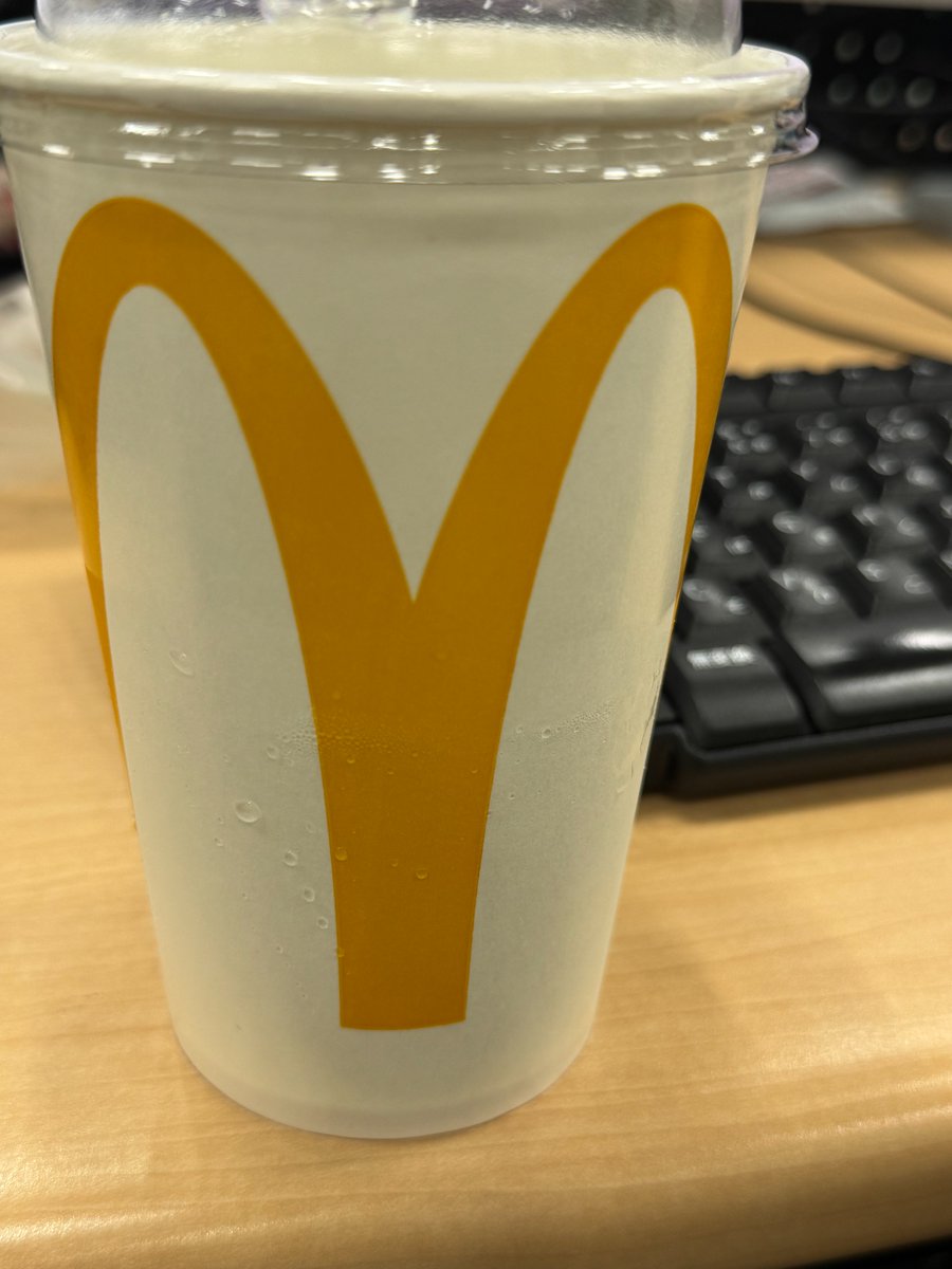 luminous_2017's tweet photo. こんにちは！

今日はお昼にマックを食べてエネルギーチャージしました🍔🥰

東京は天気が不安定ですが、
3連休前のラストスパート、頑張りましょう〜！💪🌊
#ルミナス #企業公式相互フォロー #マック #3連休 https://t.co/RxmAtpNxBE