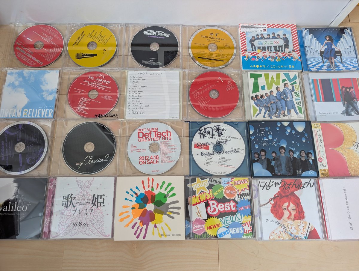a_game_2il's tweet photo. 本棚整理にて手放す懐かしCD
さらばバイト時代の思い出！ https://t.co/ZeRHhsm03l