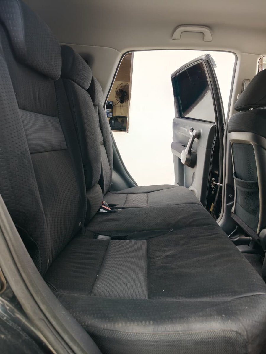 Washy_mk's tweet photo. Quick sale 🔥🔥🔥🔥
Honda CR-V model 2008 Reg no KCA
2400 cc petrol engine 
5 speed automatic transmission 4wd 
Black fabric seats with a neat interior upholstery design 
Purely accident free buy and drive 
Price 980,000
📞 0741984643 https://t.co/hLyYnf1pwY