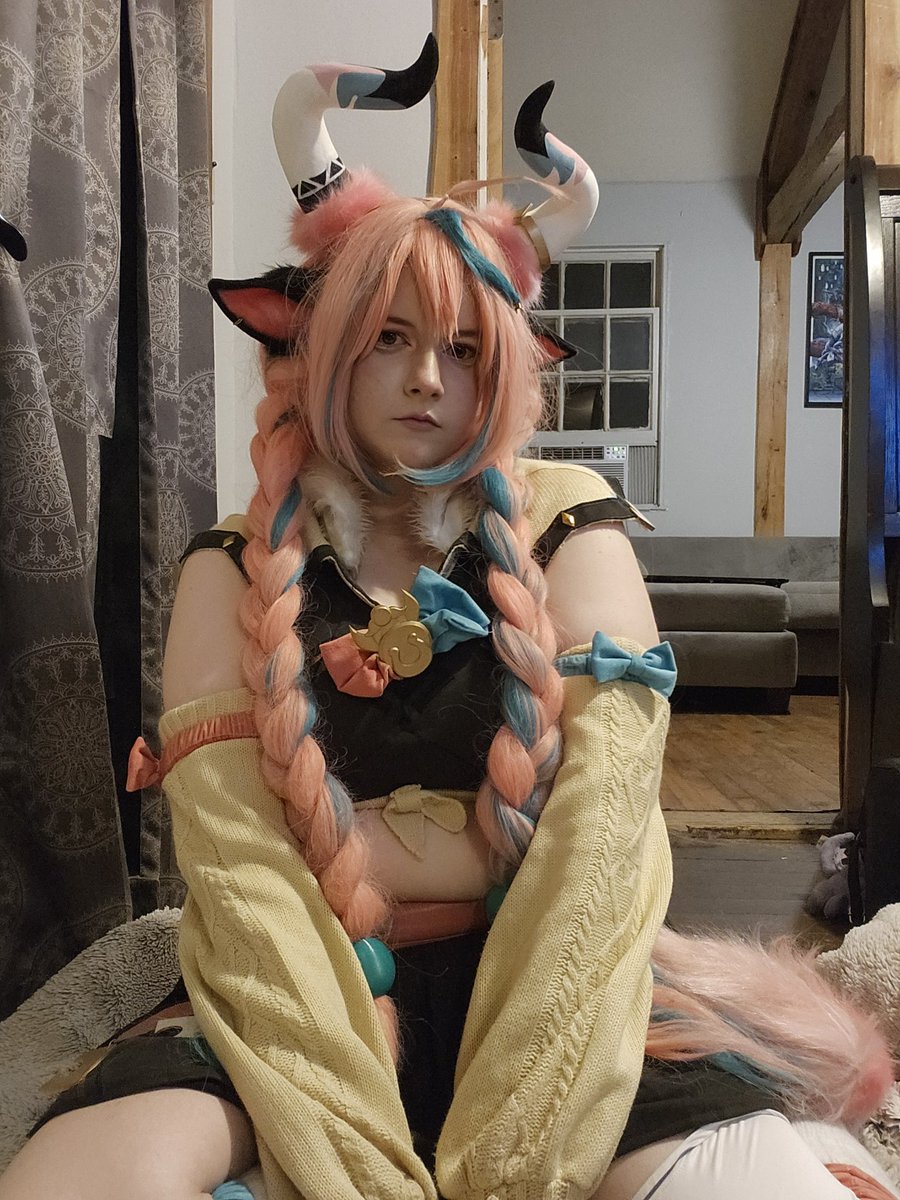 CreepzieCosplay's tweet photo. Varesa from genshin impact cosplay! #GenshinImapact #varesa #cosplay #genshinimpactcosplay #nonbinary https://t.co/dCm5T5Q3Y7