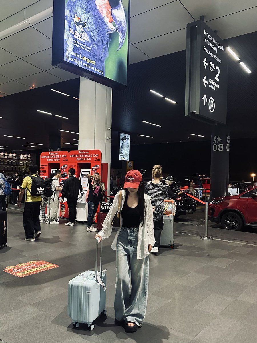 dawanqu711's tweet photo. 📍Malaysia马来西亚🇲🇾·马年到马来，马上好运来🤙#机场拍照 #机场 #吉隆坡 https://t.co/lfcduxK6mq