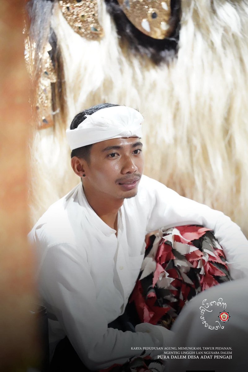 Putu08798500's tweet photo. Prank cwok penari barong dari singapadu https://t.co/HMeAWXcufQ