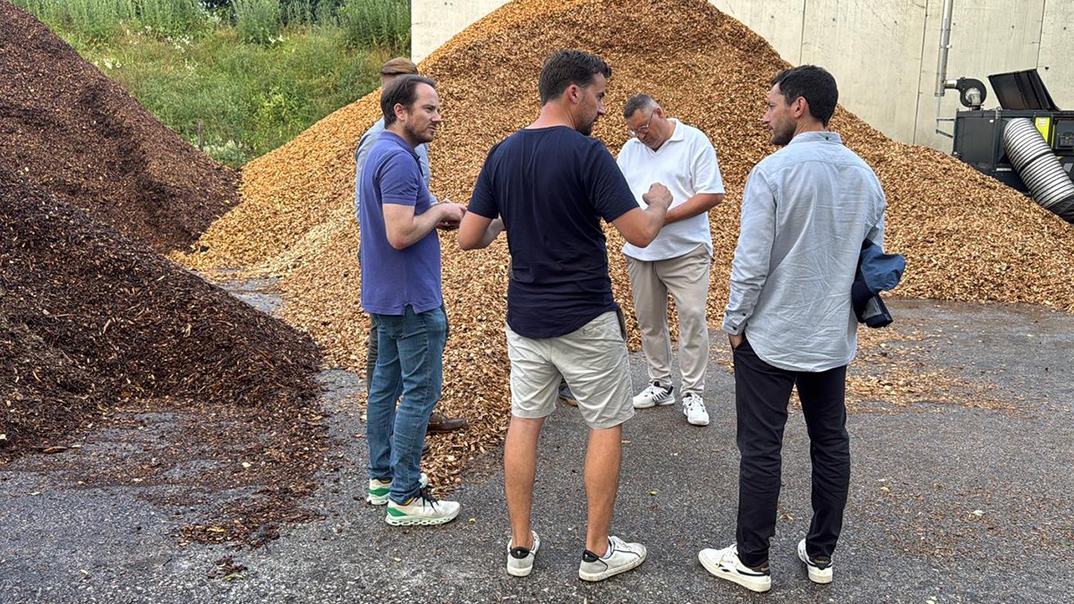 Baskegur's tweet photo. 🌿🪵 En nuestra visita a Austria, en la que hemos conocido su cadena de valor forestal-madera, hemos tenido encuentros con empresas y centros tecnológicos que trabajan en el ámbito de la bioeconomía generando nuevos productos a partir de residuos.  

Estas entidades aprovechan los recursos forestales de forma sostenible, generando más valor con la #madera y otros productos del monte. 

En #Baskegur trabajamos con otros agentes públicos y privados en el desarrollo de la #bioeconomía forestal de Euskadi, tomando parte y liderando proyectos de innovación e investigación. Por ello, este tipo de visitas son especialmente interesantes y enriquecedoras.