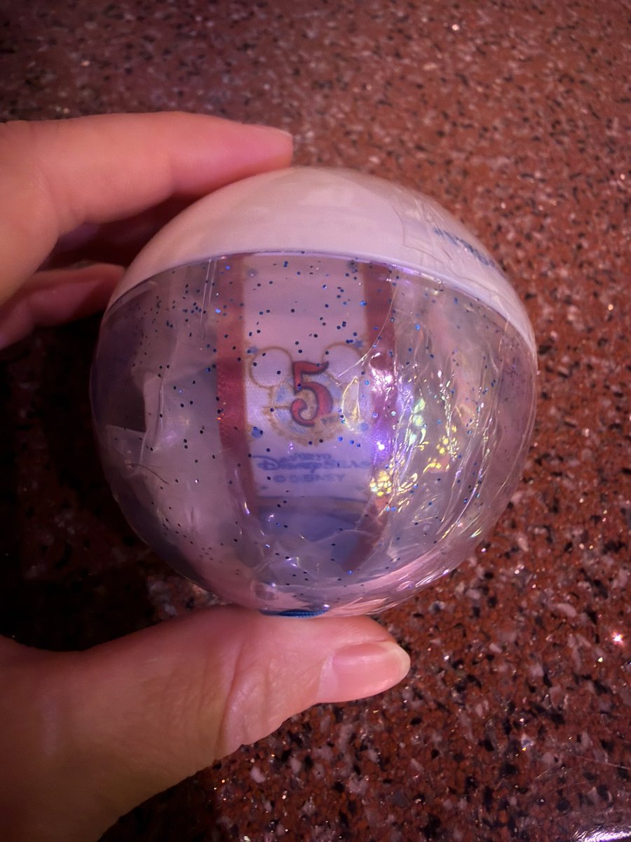 dsny_aym's tweet photo. ディズニー ディズニーシー カプセルトイ
ジュビリー キーチェーン 

【譲】5周年　15周年

【求】25周年

本日シーにて交換希望です。
カプセル未開封です。

よろしくお願いします🙇‍♀️🙇‍♀️ https://t.co/FVH8jQiXmZ