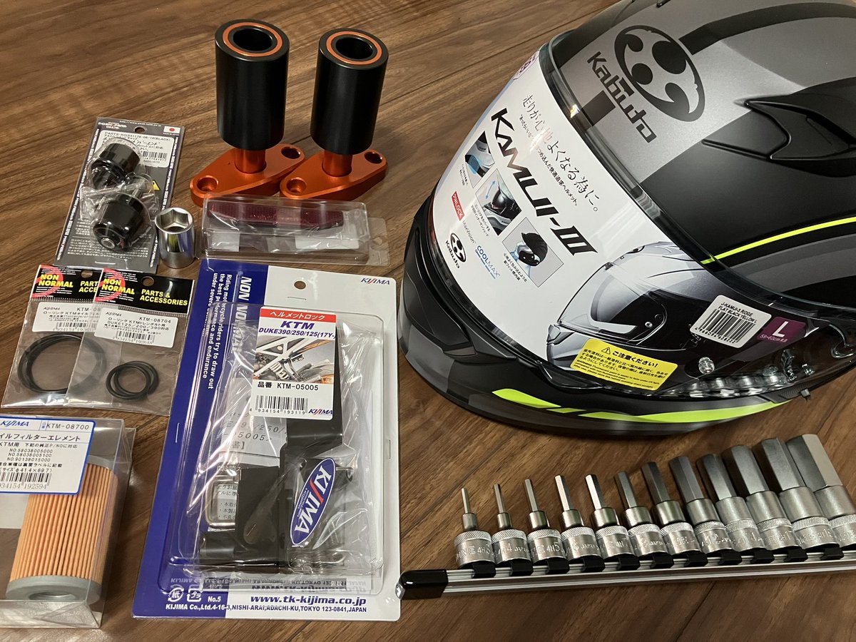 wkhr_mc's tweet photo. Amazonでいろいろ買って取り付け🛠️
・バーエンド
・スライダー
・ヘルメットロック
・リフレクター
#125DUKE https://t.co/3e8oU0O7Ep