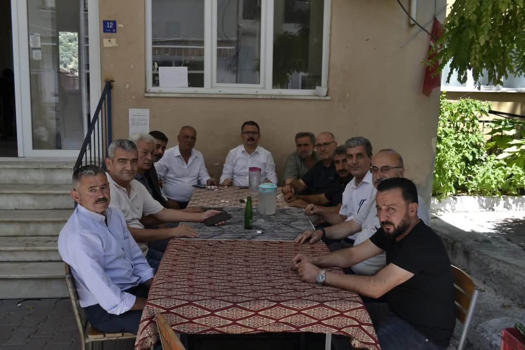 sultanhisarak's tweet photo. İlçe Kaymakamımız Sn. Ali Ekber ATEŞ, Belediye Başkanımız Sn. Osman Yıldırımkaya, ilce Başkanımız Sn.Ensar SELÇUK, yönetim kurulu üyelerimiz  mahalle başkanımız Sn. Tahir Sacar, Cumhur İttifakı ortağımız MHP İlçe Teşkilatı ve kıymetli muhtarlarımız ile birlikte https://t.co/X92Mr8Gl0b
