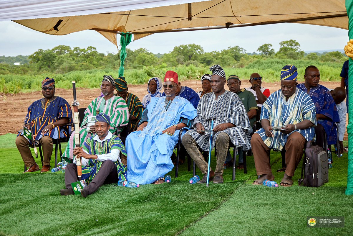 DVLAGhofficial's tweet photo. The sod cutting ceremony for the new DVLA Savanna Regional Office was held yesterday in Bole.  
Bringing DVLA services closer to the people of the Savanna Region.

#DVLAGhana 
DVLA: Your Safety, Our Concern. https://t.co/WQSXVFgKsr