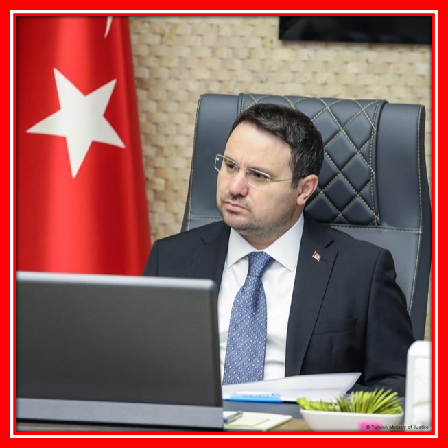 Galipilhaner's tweet photo. PKK'ya silah bıraktırma Süreci: Terörsüz Türkiye Süreci
CHP'ye yolsuzluk operasyonları: Temiz Türkiye Süreci
Rezan Epözdemir operasyonu: Temiz Yargı Süreci 
Hakemlere bahis operasyonu: Temiz Spor Süreci
Haluk Levent, Babala TV Oğuzhan Uğur operasyonu: Temiz STK'lar Süreci
Türkiye;
Terörsüz Türkiye Sürecini 
Temiz Türkiye Sürecini
Temiz Yargı Sürecini 
Temiz Spor Sürecini
Temiz STK Sürecini
Birlikte yürütüyor.
Terörsüz Türkiye Süreci için Cumhurbaşkanı Recep Tayyip Erdoğan ve MHP Lideri Devlet Bahçeli’ye sahip çıkalım.

Temiz Türkiye Süreci için Adalet Bakanı Sayın Akın Gürlek'e sahip çıkalım.

Türkiye’nin geleceğinde PKK, CHP, İsrail ve FETÖ'ye yer yoktur.
***
FETÖ ile AHBAP
Fetullah Gülen ile Halık Levent
Haluk Levent (Fethullah Gülen) ve AHBAP (FETÖ) olayından sonra; Kemalistler artık eskisi gibi; biz söylemiştik, biz Fetö konusunda sizi uyarmıştık diyemeyecekler.

Biz de sizi Ekrem İmamoğlu Oğuzhan Uğur, Haluk Levent konusunda uyarmıştık ithamlarına maruz kalacaklar.

Demek ki neymiş?
Destek verdiğin, yanında olduğun, gerçek yüzünü gizleyenlerin, ... birkaç yıl sonra suç işleyebileceğini, seni, zor durumda bırakabileceğini önceden bilemezsin.