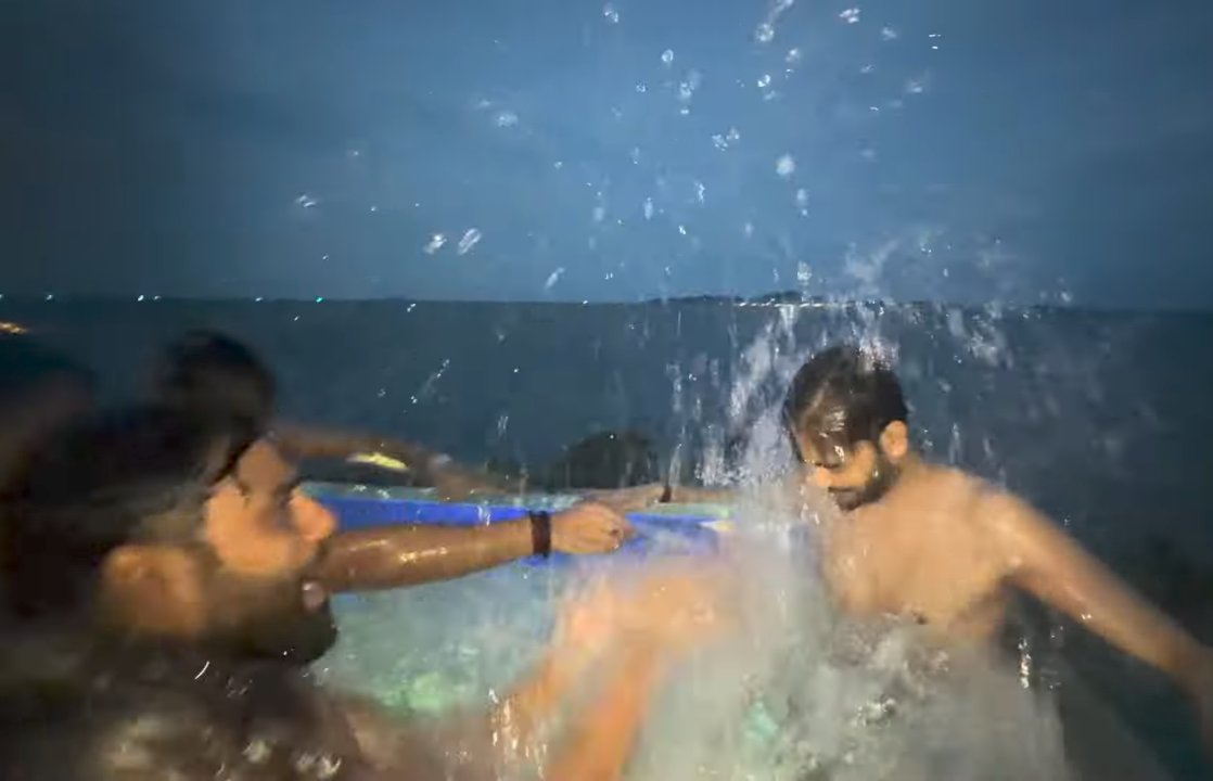 Daddy1034310's tweet photo. KHATRON K KHILADI 😏
#ElvishYadav vs All 🤣vlogs ✅are back 🔥🔥🔥 OLD VIBES , can't stop laughing #ElvishArmy https://t.co/ZcwfBOs5ID