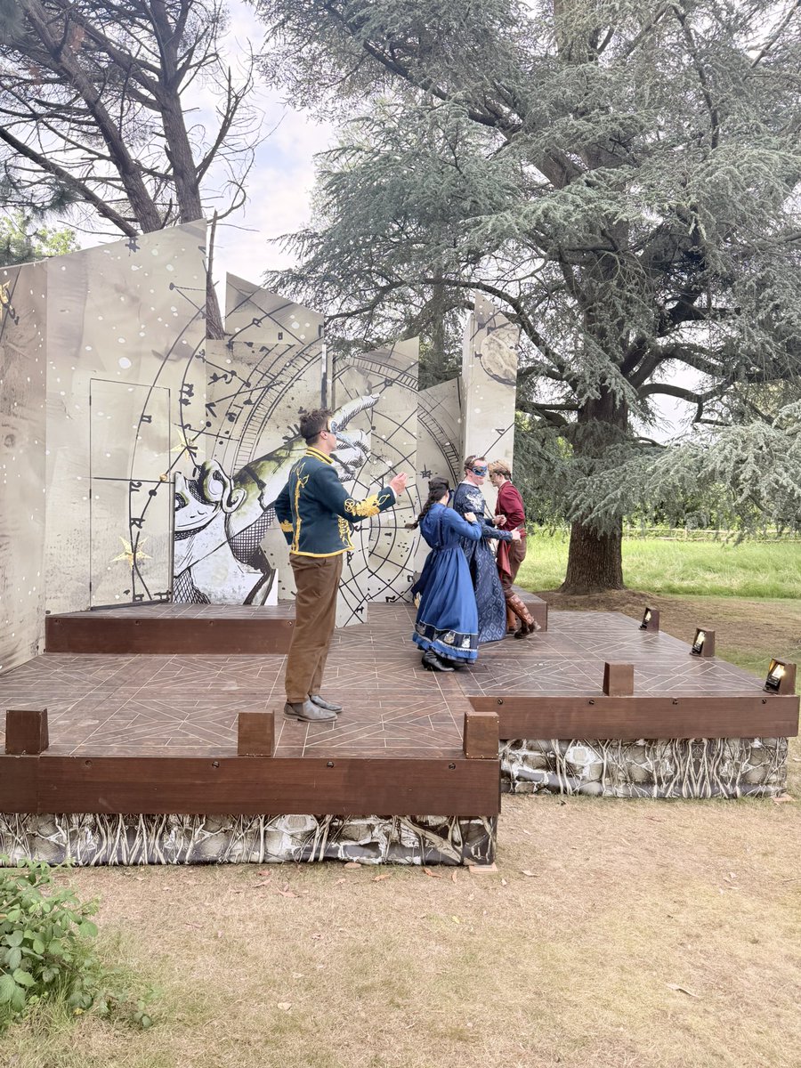 LSProUK's tweet photo. Filming the promo film for @thedukestheatreco @hever_castle for this years summer outdoor and indoor tour of Romeo &amp; Juliet.

#epk #promofilm #romeoandjuliet #thedukestheatrecompany #filmingservices https://t.co/CSL9cRHv0s