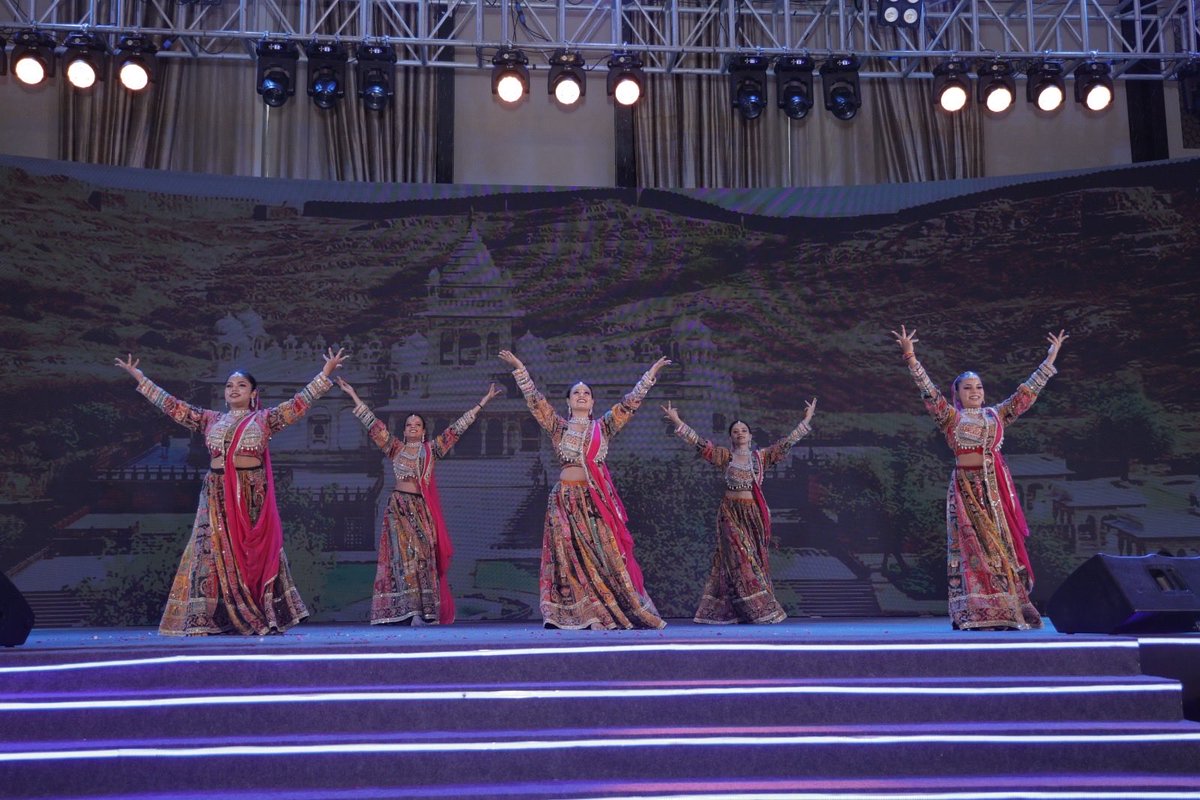 Dileep_Sanghani's tweet photo. जयपुर में आयोजित IFFCO TOKIO Annual Business Conclave 2026 में  "आवो नी पधारे म्हारे देश" की मधुर भावनाओं के साथ प्रस्तुत राजस्थानी स्वागत नृत्य ने अतिथियों का हृदय से अभिनंदन किया।

राजस्थान की समृद्ध संस्कृति, लोक परंपरा और अतिथि देवो भवः की भावना का सुंदर संगम।

@IFFCO__TOKIO 
@RajCMO