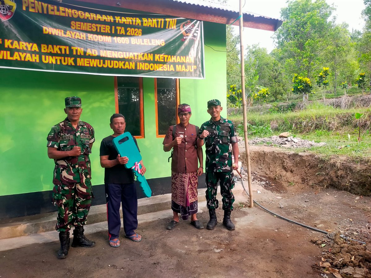 Kodam9Udayana's tweet photo. Wujud Kepedulian TNI, Dandim 1609/Buleleng Serahkan Rumah Layak Huni kepada Warga Desa Ambengan

#KodamIXUdayana #Kodim1609Buleleng #TNIADMengabdi #RumahLayakHuni #RLTH #Buleleng #KemanunggalanTNIRakyat #PeduliSesama #BersamaRakyatTNIKuat #Bali https://t.co/JLQt6UqgWe
