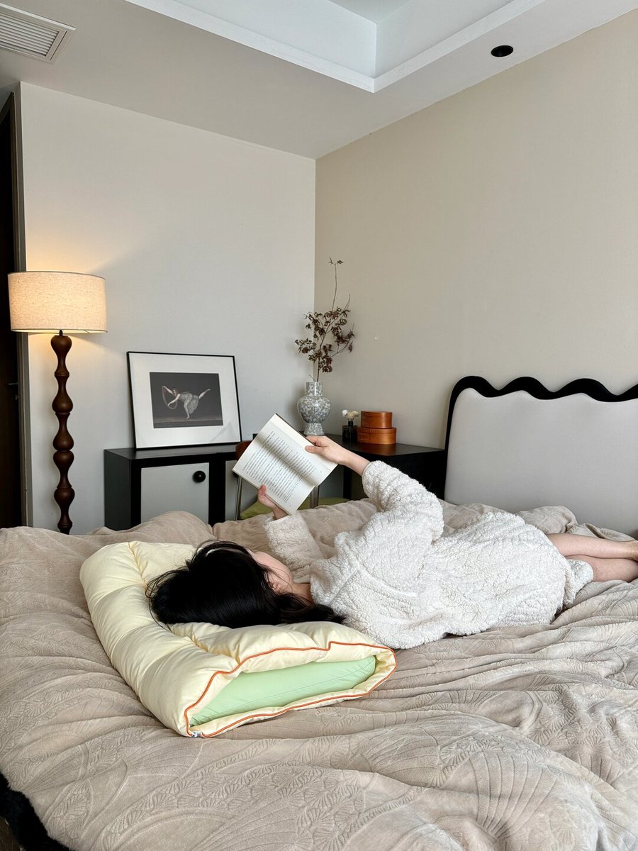 saylucyphantom's tweet photo. A small shift in your sleep u0026 wake time makes a big difference to your daily energy! Try 20 mins earlier bed/wake starting today—your morning self will thank you. https://t.co/5FgXP6JBcQ