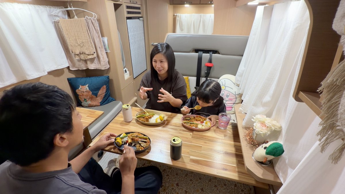 leaves_diary88's tweet photo. 明日7月18日(土)19時に動画公開します！
7月になり、30℃を超えた暑い週末。
長野の夏を彩るニッコウキスゲを見るため、霧ヶ峰高原へ向かいました。
涼しく澄んだ早朝の高原と美しい花と景色。
そして大好きなあの場所で朝食をいただきました！
ぜひご覧ください😄 https://t.co/741z2AhivU