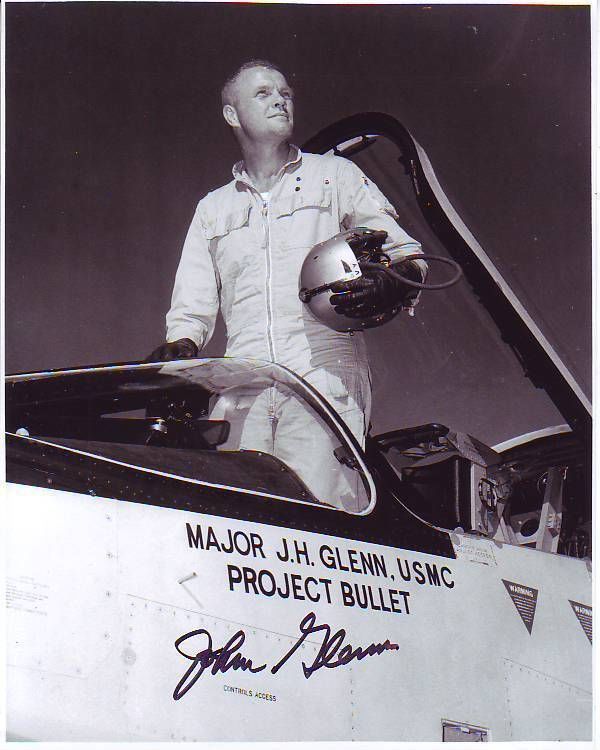 spacemen1969's tweet photo. 16 juillet 1957 (j'ai attendu le 18)

69ème anniversaire du "Project Bullet" par John Glenn.  A bord de son Vought F8U Crusader, il relie Los Alamitos Naval Air Station 'Califorbie) à Floyd Bennett Field à Brooklyn en 3 heures 23 minutes 8 secondes soit 1 167 km/h de moyenne https://t.co/PycbF6ZRZd