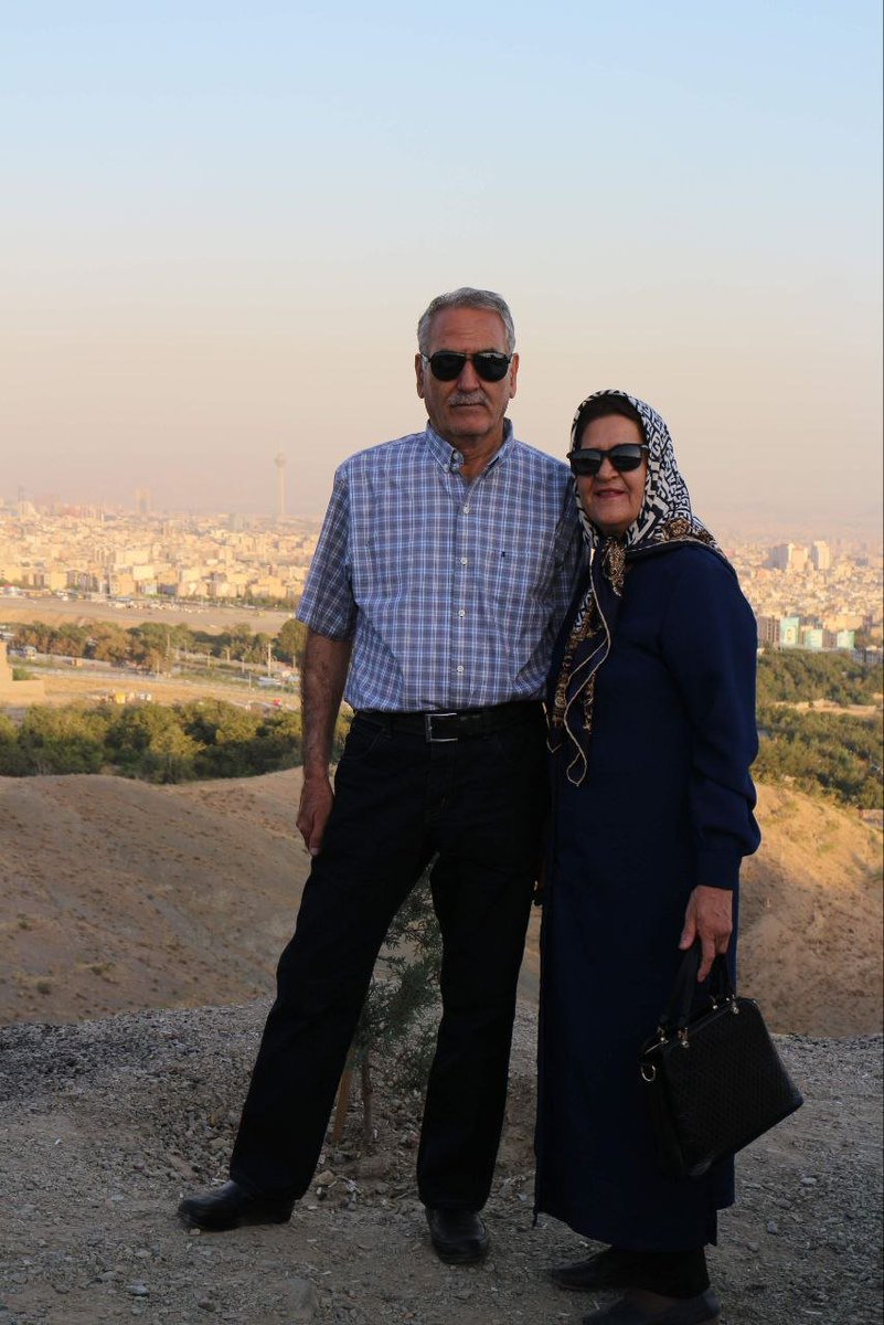 JamilehShafiei's tweet photo. می‌گردم بین عکس‌ها تا ببینم به اندازه کافی زندگی کردی یا نه. یادم میاد آرزوهات ته نداشت مامان! داشتی یورو می‌خریدی که یه سفر بری آلمان مونا رو ببینی. دلت می‌خواست دنیا زیر پات باشه. نه واقعا تو اصلا اندازه طبع بلندت طعم زندگی رو نچشیده بودی. بال‌هاتو قیچی کردن مامان...
#جمیله_شفیعی