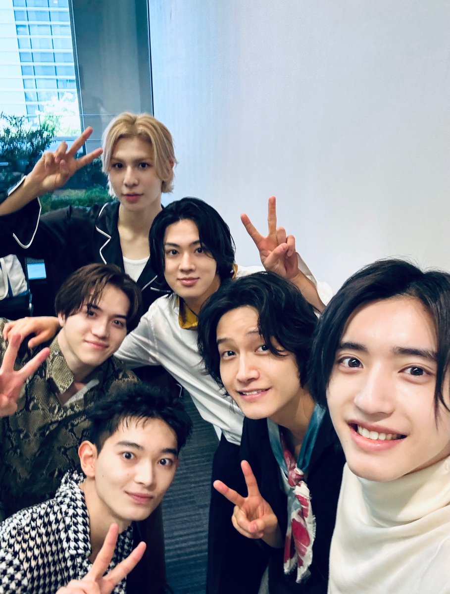 ranoomoidoori's tweet photo. 眩しすぎ（未来が）て直視不可 https://t.co/wgVTQ7aN1a