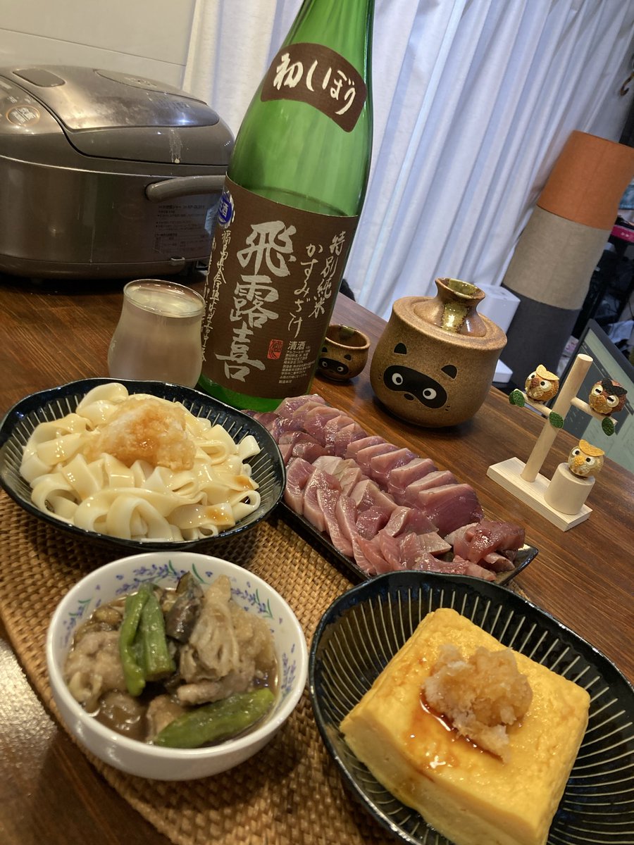 Rikuasano's tweet photo. 飛露喜 かすみざけ 開栓4日目

おほ〜たまらん😋
もったりしたジューシーな甘旨に変化してるんだけど軽めでご飯に合わせやすい
飛露喜ってこんな甘くなるんだな
なんか花陽浴みたい🤔

卵焼きの甘さにも焼き浸しの爽やかさにもうどんのちゅるちゅるにもカツオのあっさりにも合う！超楽しい！✌️ https://t.co/6V377HGkQz