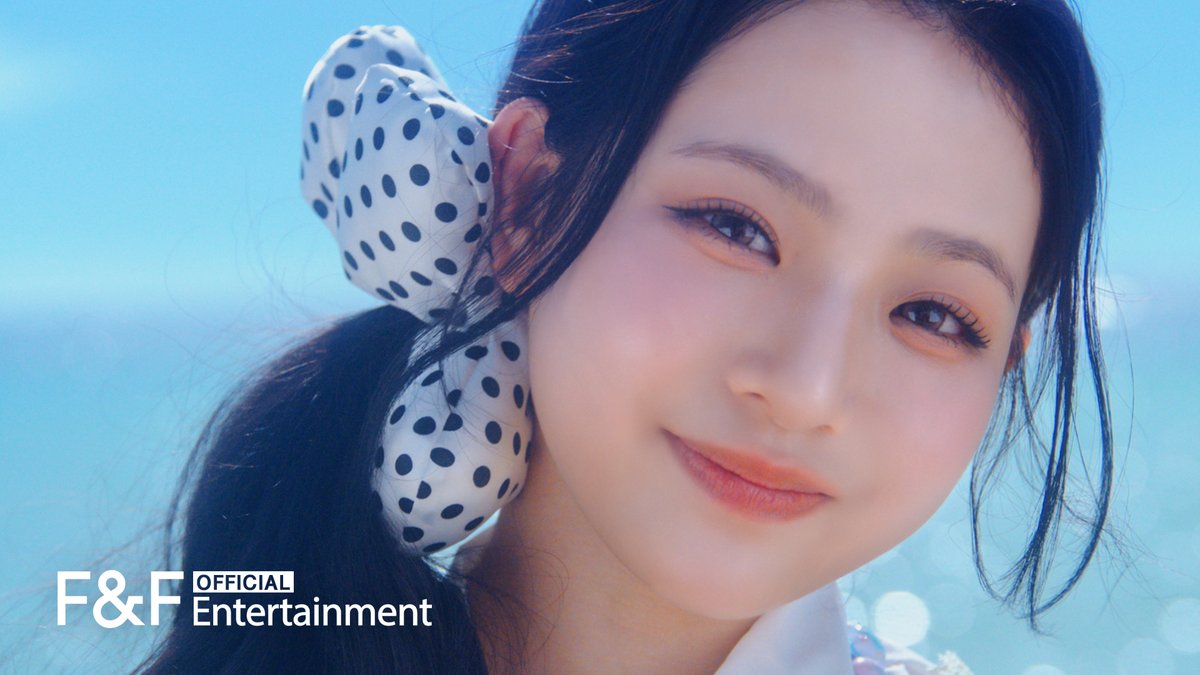 UNIS_offcl's tweet photo. UNIS 'ギミサマ⭐︎(GimmeSummer⭐︎)'
Official M/V🎬
https://t.co/gRhKJtQINH

#UNIS #유니스 
#ギミサマ #GimmeSummer
#UNISparkle https://t.co/h7QMpd6UYx