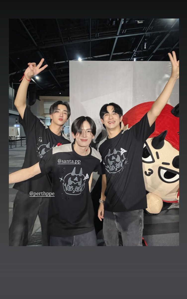ppe2003perth's tweet photo. PERTHSANTA TIME STOPPER ✅

Perth Santa Devil's Kiss Concert 😈💋

พี่เลโอ หนุ่มวายแห่งตึกชั้น30 ที่อยู่กับเพิร์ธแซนต้าทุกเหตุการณ์ พรุ่งนี้สร้างตำนานบทใหม่ขึ้นมาอีกครั้ง

PERTHSANTA READY DEVILKISS 

#PerthSantaConcertLIVE
#PerthSanta #เพิร์ธแซนต้า
#KDPPE #PerthTanapon #Santapp https://t.co/2lN5piVUNq