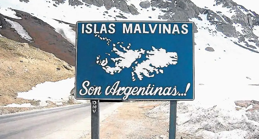monica29056556's tweet photo. @GarbarzAriel La imagen de las Malvinas tienen que ser el símbolo de nuestra resistencia a este gobierno cipayo y entregador. Malvinizar las redes, malvinizarnos todos, defender lo nuestro, despertar!!! https://t.co/Aw0EKGBqR9