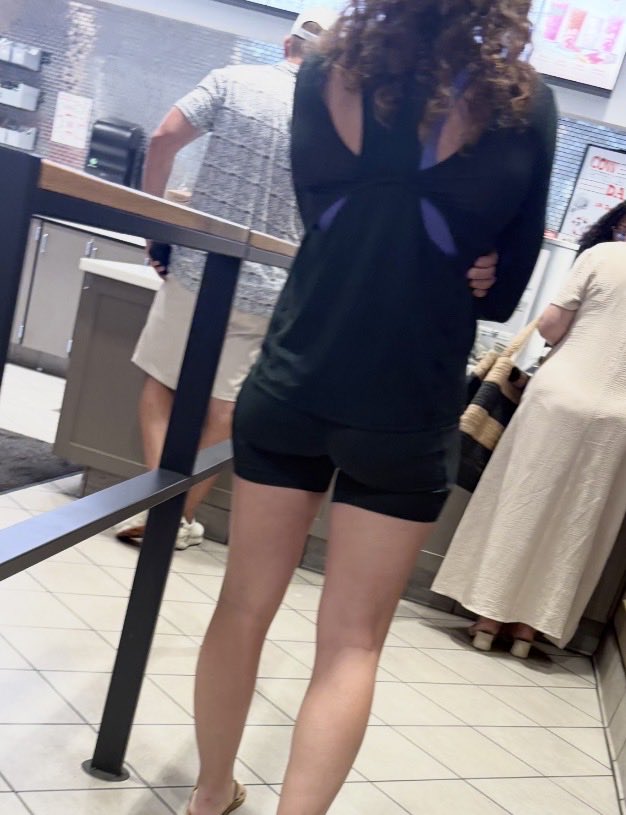 AtlCandids's tweet photo. Thick mami in chic fil a had me nervous 😩 #candidhs #candid #hs #teen #creepshot https://t.co/XpSwo7Px0l