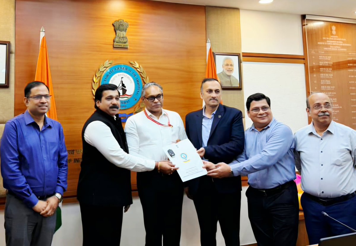 AkhilNavik's tweet photo. Grateful to DG Shipping  and the Shipping Welfare Fund Society  for providing EV vehicles to Seafarers Club, JNPA. Proud to receive the vehicle keys from Shyam Jagannathan-IAS,Director -DGS,Sushil Khopade, IPS-ADG &amp; Capt Nitin Mukesh,DDG Dy Nautical Advisor @JNPort @dgshipping_IN https://t.co/MPLAXjqsYJ