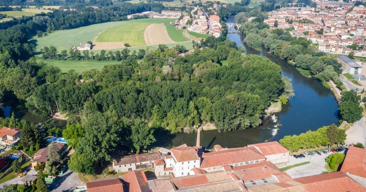 elnacionalcat's tweet photo. ⚫ Troben morts dos germans bessons d'onze anys ofegats al riu Ter, a Manlleu 

Els ofegaments, sigui al mar, en piscines o en zones com rius o llacs, van a l'alça