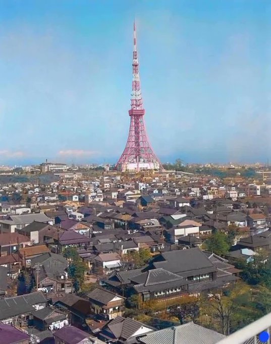 Rainmaker1973's tweet photo. Tokyo in 1960, before there were any skyscrapers https://t.co/dd0TpJDOIh