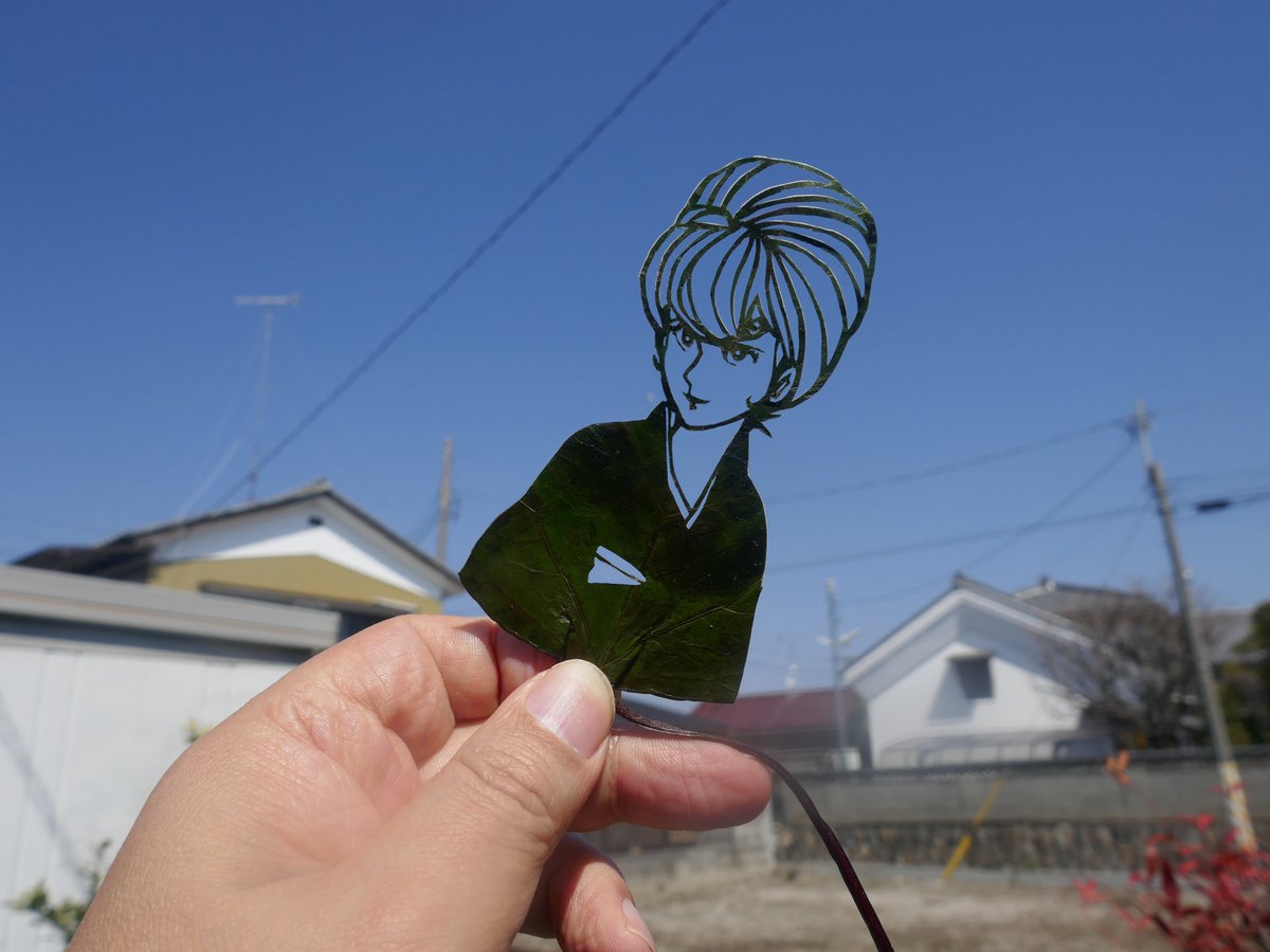 t_8100_14's tweet photo. 1stルパンで峰不二子を演じられた二階堂有希子さんが永眠されたそうです。
心よりご冥福をお祈り申し上げます。
＃二階堂有希子さん
＃葉っぱアート https://t.co/I9SfvB1kwd