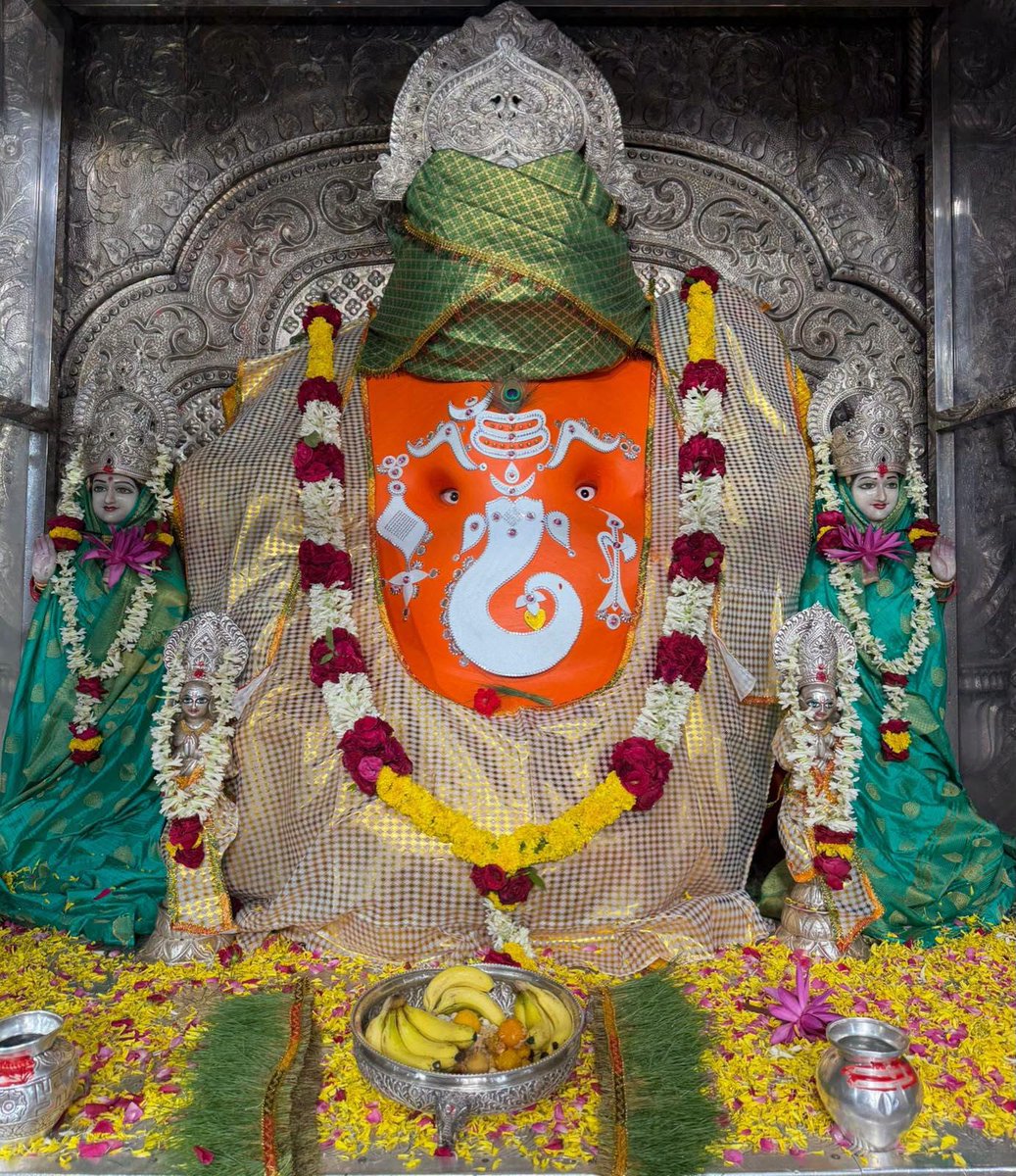 getinfocity's tweet photo. 🌺🙏 17 जुलाई 2026 | शुक्रवार 🙏🌺
✨ प्रथम पूज्य श्री खजराना गणेश जी महाराज के दिव्य श्रृंगार दर्शन।
🙏 गणपति बप्पा मोरया! सभी पर श्री गणेश जी की कृपा बनी रहे। ❤️

#जयश्रीगणेश #KhajranaGanesh #Indore #जयश्रीमहाकाल #GetInfoCity https://t.co/2BlNSHqzEP