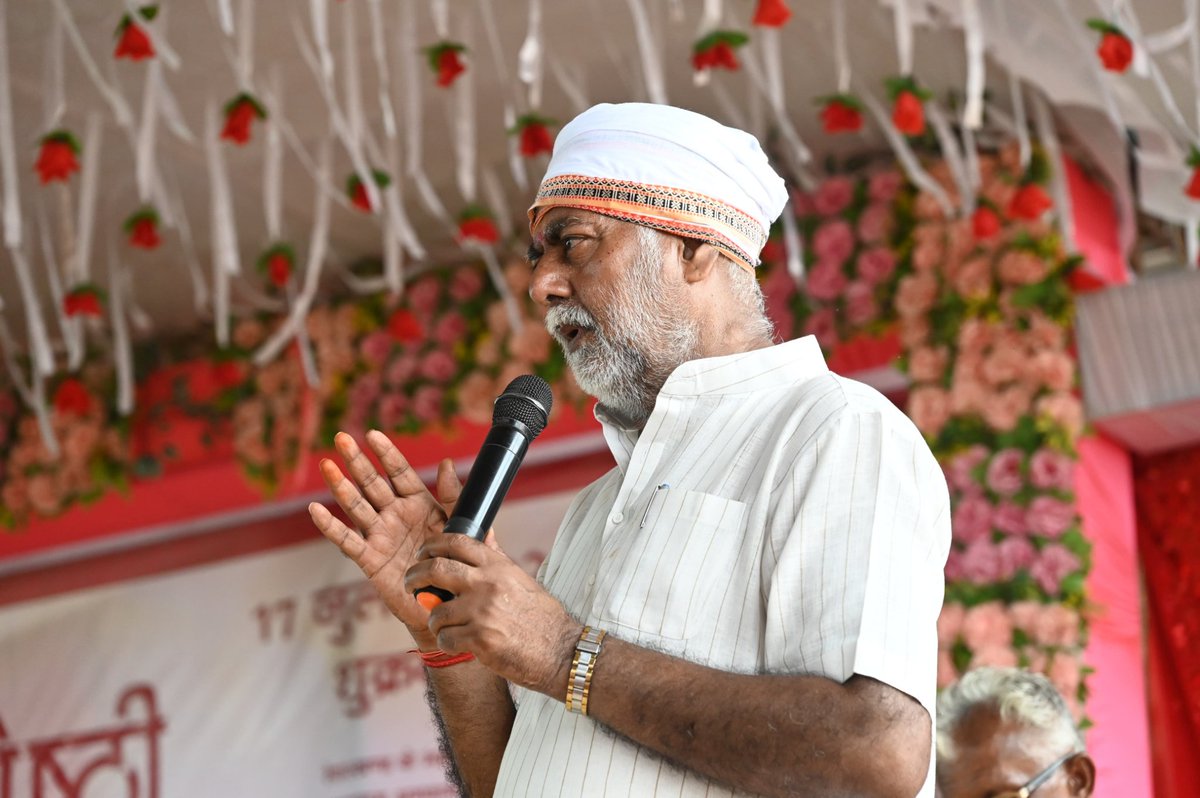 prahladspatel's tweet photo. आज जरारूधाम की पावन धरा पर वृहद पौधारोपण के पश्चात सत्संग का आयोजन किया गया।

इस अवसर पर परम पूज्य दादा गुरुजी ने अपने प्रेरणादायी उद्गारों के माध्यम से प्रकृति संरक्षण, गौसेवा एवं मानव कल्याण का संदेश देते हुए उपस्थित श्रद्धालुओं का मार्गदर्शन किया।

@JararuGauShala
@DadaGuruVani @patel_pushplata 
 @jalamsing_patel  @phalitspatel @VeerendraS89947 @NarendraBajaj8 @03sushilgupta @gautamsakariya3  @narendradamoh