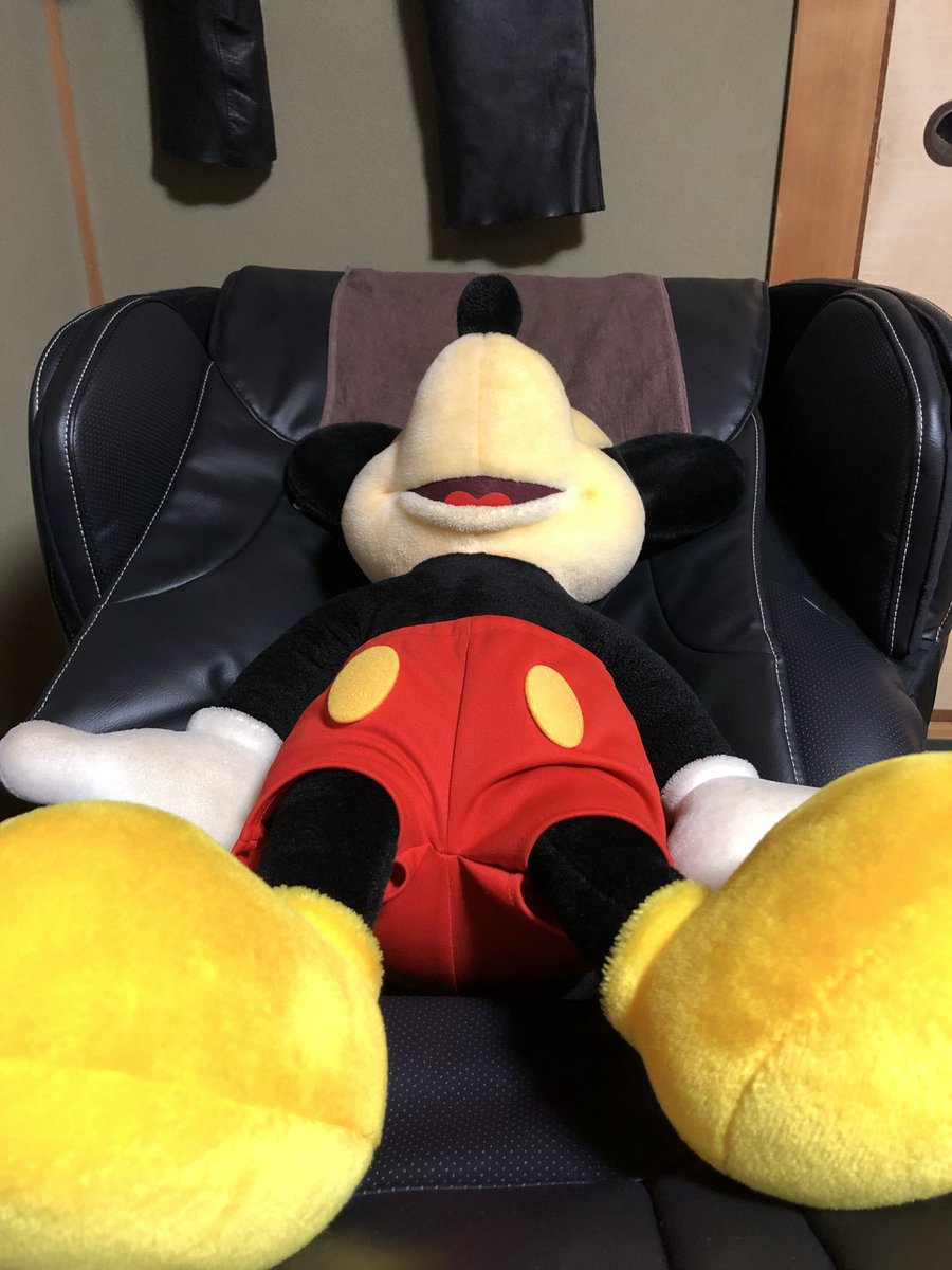 tojyofp's tweet photo. マッサージチェアはいいぞおじさん「マッサージチェアはいいぞ！８年間ほぼ毎日稼働しても壊れぬ。毎日数百円でQOLが爆上がりじゃ。但し差額を惜しんで脚と足裏のケアが無いモデルを選んではならん。おじさんとの約束だぞ！」（布教） https://t.co/BdgzyBNrcN