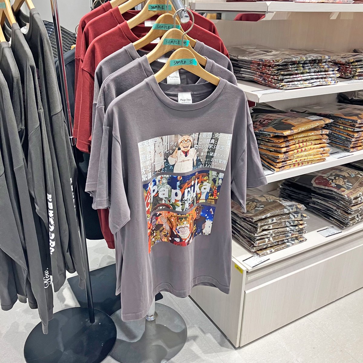 乗り換えついでに立ち寄りましたら、パプリカの原作本売り切れてました