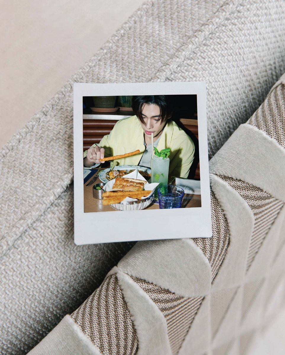marinabaysands's tweet photo. @phuwintang's guestbook entry comes with skyline views and a side of pasta. #GuestbookMBS https://t.co/tdy2ioYdhP