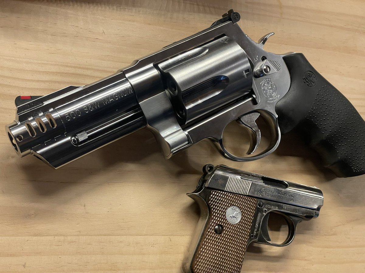 poniconinicoco's tweet photo. #好きな銃をつまらなそうに紹介する
これなら一発で。たぶん。 https://t.co/4GqzmROHIZ