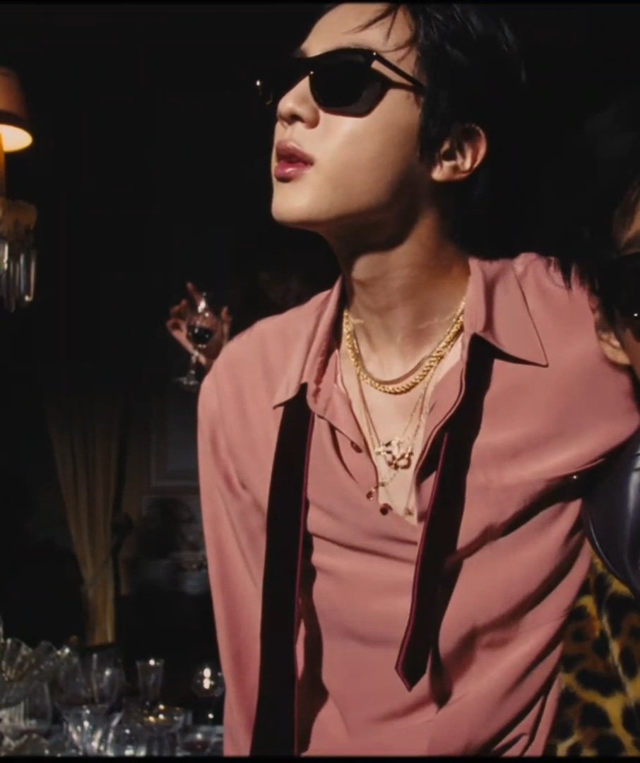 myhoney_jinnn's tweet photo. 김석진 원래 생로랑도 찰떡임 https://t.co/eKBfU1bOxS