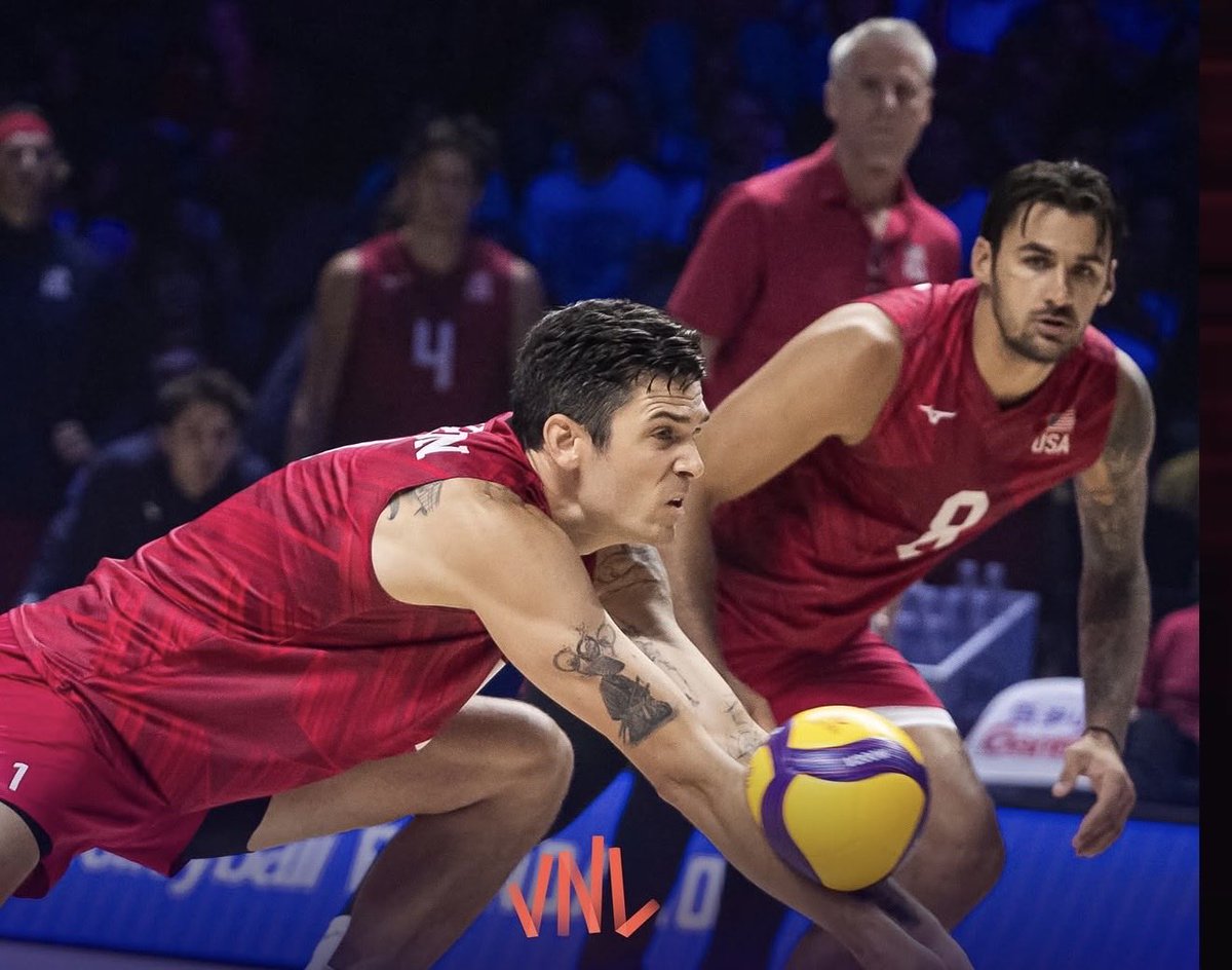 VolleyBrief's tweet photo. ABD evinde şov yaptı! 🇺🇸🔥
TJ DeFalco’nun servis baskısına cevap veremeyen Brezilya, ABD’nin 7 ace ve 13 blokluk üstünlüğü karşısında sahadan 3-0 mağlup ayrıldı. 🏐

#VNL2026 #USAVolleyball #BrazilVolleyball #TJDeFalco #Volleyball #Voleybol #usa #brazil https://t.co/w7QEKrxYVB