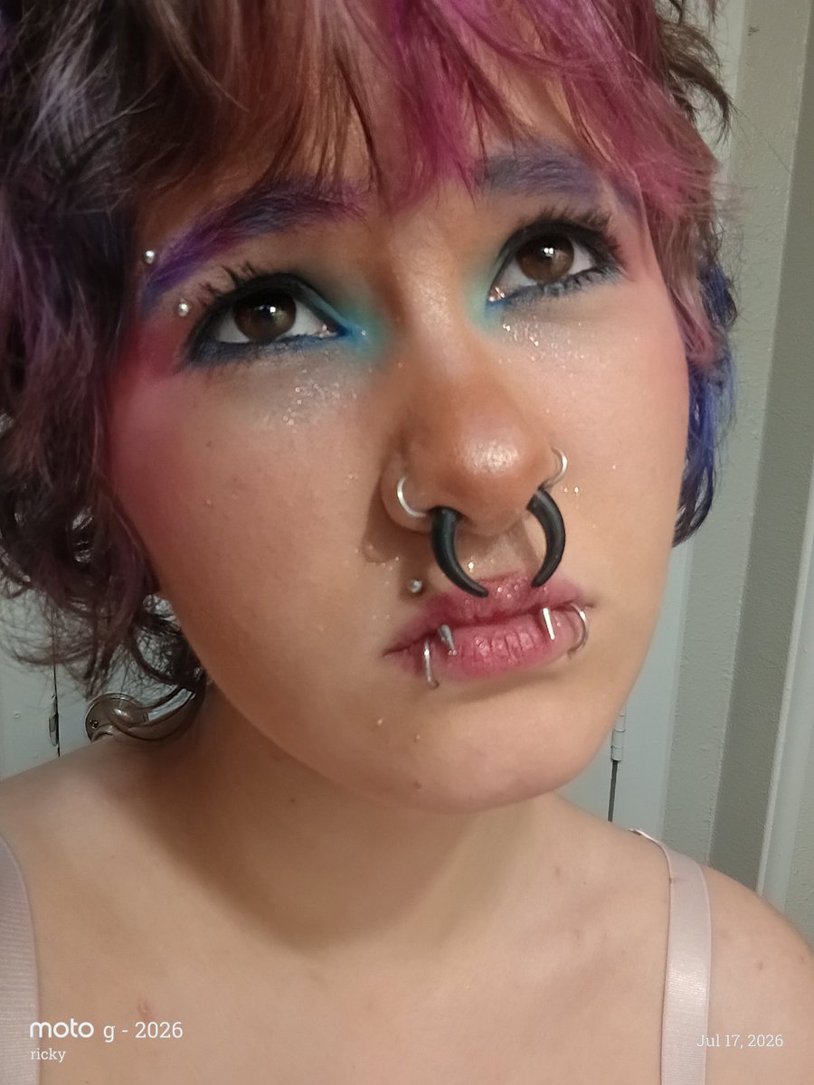 rickypottsofsh's tweet photo. i love makeup https://t.co/ASQtxKXpc2