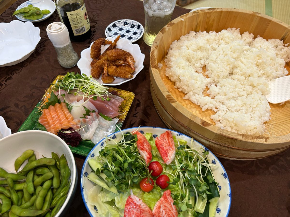 nanalog7's tweet photo. どこに行ったのー?
の問いに答えられてなくてごめん!
まずは北九州でした!
北九州空港はじめて行った✈️
何故かカラオケ🎤 とか
Fruit Factory #mooon さんのフルーツ杏仁豆腐&プリン🍑 とか
姉宅で手巻き寿司パーティーとか🍣
初日はのんびり過ごしました🥰 https://t.co/Oz17ob4O7t