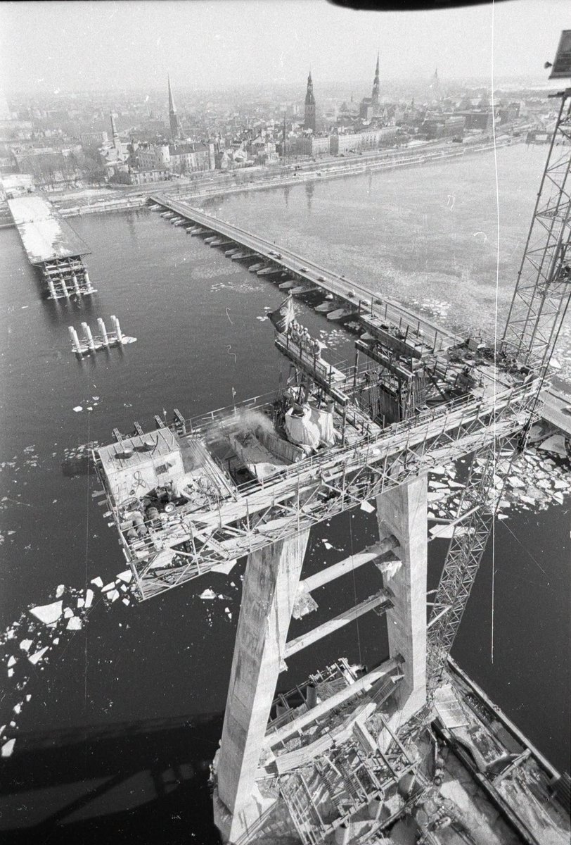 LNarhivs's tweet photo. 1981. gadā atklātais Rīgas Vanšu tilts šodien svin 45. gadadienu.
Gaidot Rīgas 825 gadu jubilejas svinības augustā, ienāc jauno tematisko kolekciju cikla “Rīga” kolekcijā “Vanšu tilts” https://t.co/2D8pT0McFI https://t.co/n8vLvSUGxo