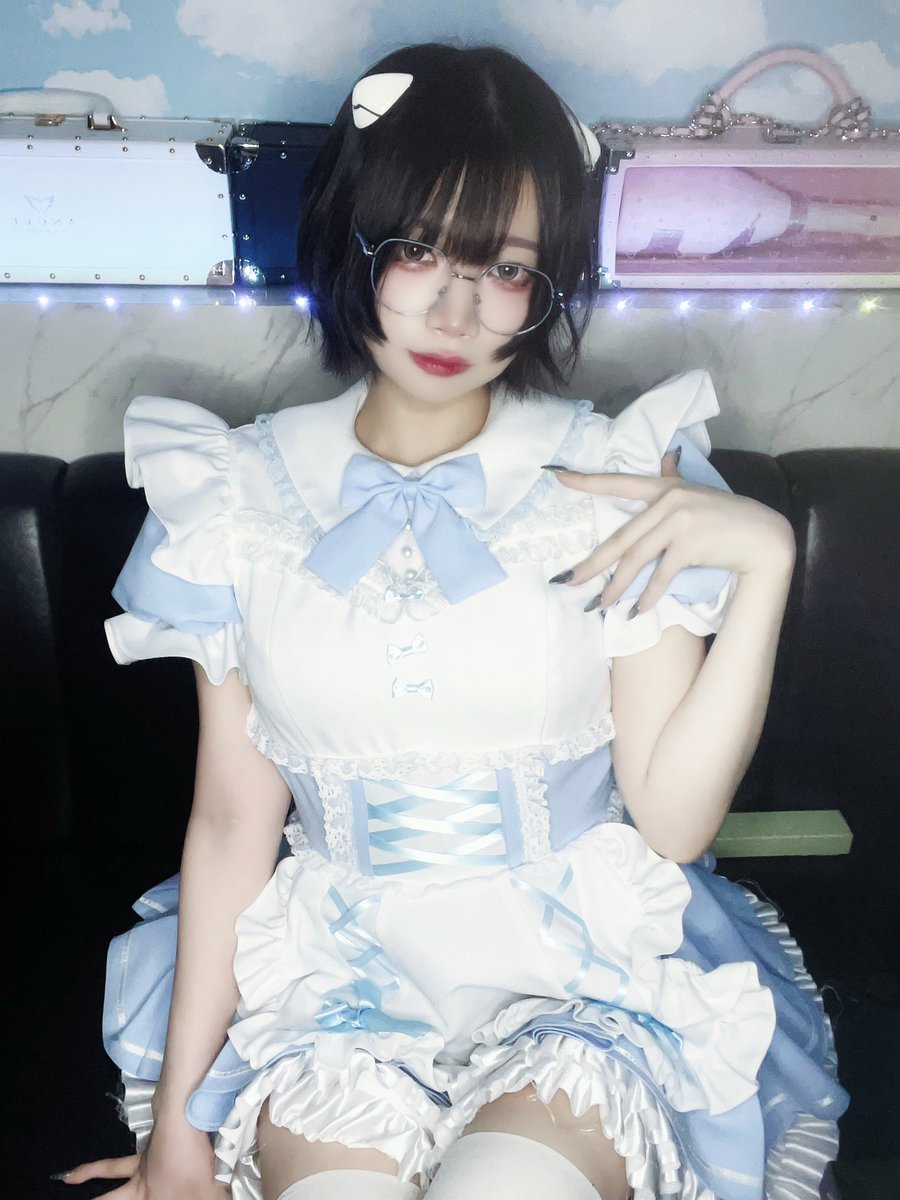 moM_191_'s tweet photo. にゃんふぇりあ@nyanfelia さんのレセプションパーティにお邪魔してきました🩵
衣装のクオリティがめちゃくちゃ高くて店内の居心地もよかった〜
久々にふりふり衣装着てそわそわとしたけどこれ着てるかわいい女の子眺めながら飲むお酒は最高よな〜みなさんれっつご〜！ https://t.co/AnILrUXn0s