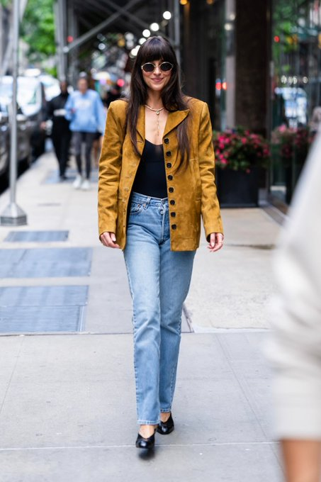 beckynsu's tweet photo. #dakotajohnson style🥰 https://t.co/uRapyTXsYN