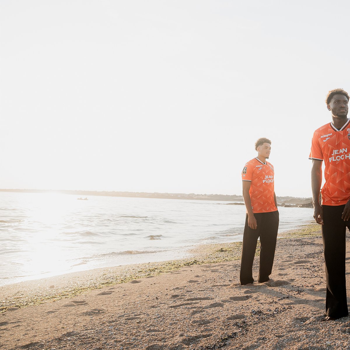 FCLorient's tweet photo. ⏳ 2026-2027 

À travers son nouveau maillot domicile, le FC Lorient célèbre son héritage tout en affirmant son ambition de poursuivre son histoire avec la même passion.
