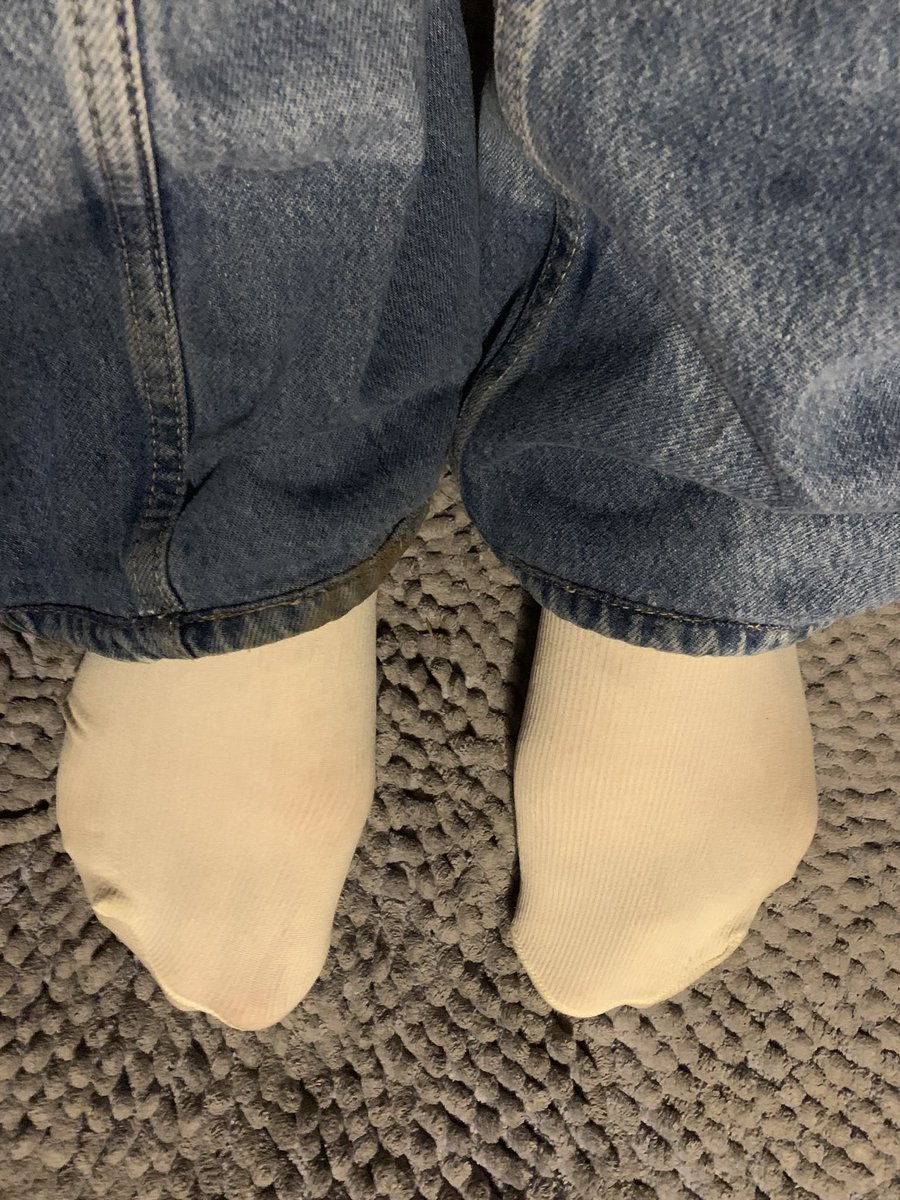 perinezzz's tweet photo. hot girl problem https://t.co/eBAhldchIr