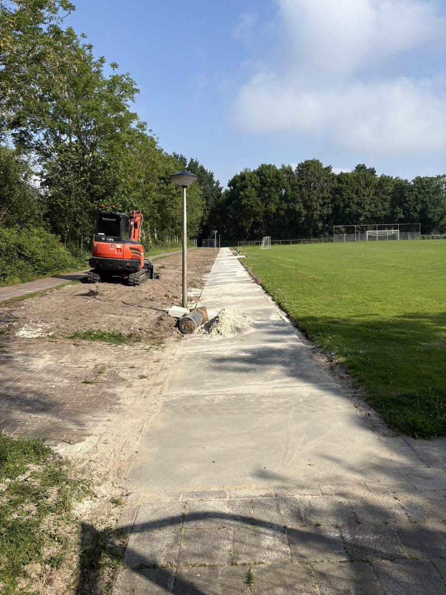 vvhelpman's tweet photo. Het begint er op te lijken bij veld 6: https://t.co/R1UsBP9A52