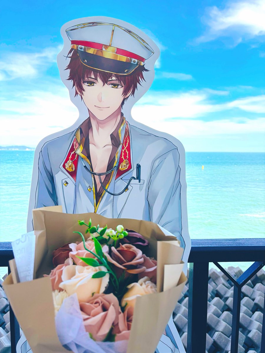 t_beerlover's tweet photo. クレイドルの郊外に海辺の街があればいいな...😇(ｱﾊﾞﾀｰには程遠いけど)海を背景に花束を渡したくて✨一緒に来られてよかった🥹カイルおめでとう！💐💐💐今日は大勢の人にお祝いされてご機嫌でビール飲んでて欲しい🍺ｶｲｱﾘのみんなもおめでとうございます！🙌🏻🤎
#恋の病は治せないカイルBD2026 https://t.co/IXtCotLnZS