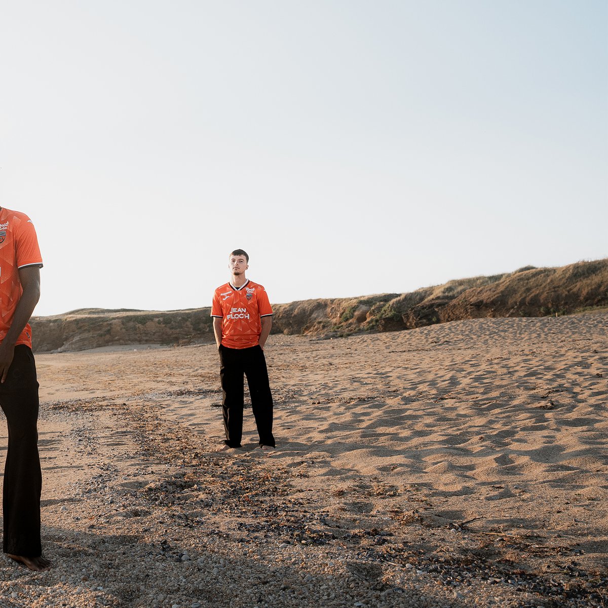 FCLorient's tweet photo. ⏳ 2026-2027 

À travers son nouveau maillot domicile, le FC Lorient célèbre son héritage tout en affirmant son ambition de poursuivre son histoire avec la même passion.