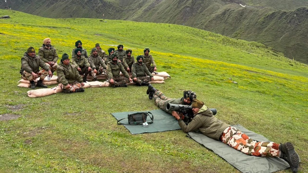 GajrajCorps_IA's tweet photo. 𝑻𝒓𝒂𝒊𝒏𝒊𝒏𝒈 𝑻𝒐𝒈𝒆𝒕𝒉𝒆𝒓. 𝑺𝒕𝒂𝒏𝒅𝒊𝒏𝒈 𝑺𝒕𝒓𝒐𝒏𝒈𝒆𝒓.

Reaffirming the spirit of jointness & integration, #GajrajCorps conducted a joint training with ITBP in the rugged high altitude terrain of Yangtse. The training enhanced jointness, interoperability & synergy between Indian Army & ITBP in line with #COAS vision of “VIJAY”.

संयुक्तता और एकीकरण की भावना को और सुदृढ़ करते हुए, #GajrajCorps ने Yangtse के दुर्गम उच्च हिमालयी क्षेत्र में ITBP के साथ संयुक्त प्रशिक्षण आयोजित किया।

इस प्रशिक्षण ने #IndianArmy और ITBP के बीच संयुक्तता, आपसी समन्वय तथा एक साथ कार्य करने की क्षमता को और मजबूत किया। यह प्रशिक्षण #COAS के "VIJAY"  के विज़न के अनुरूप आयोजित किया गया।

#OperationalReadiness
#JointTraining

@adgpi  @easterncomd  @PROTEZPUR @ITBP_OFFICIAL