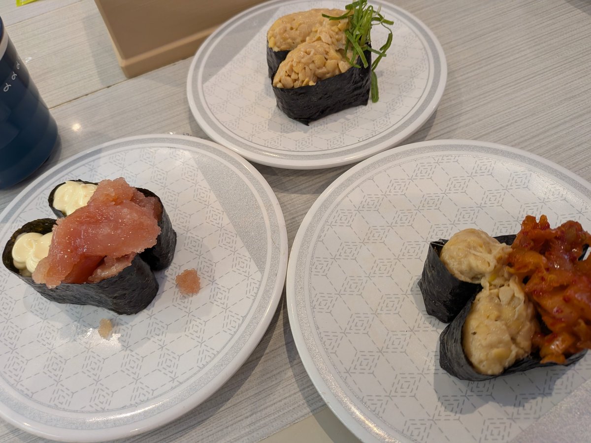 kara_fan5022's tweet photo. お昼ご飯は
はま寿司
魚は食べないけど
メニュー豊富
軍艦＆甲殻類
サムギョプサルあった😋 https://t.co/GKToWWb7Zz